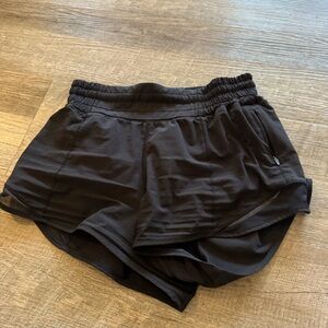 Lululemon hotty hot shorts 2.5